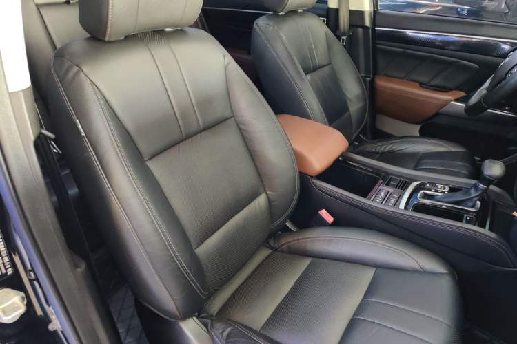 Used GAC Trumpchi GS7 2017 320T Two-Wheel-Drive Luxury Smart Connectivity Model Right Front Seat