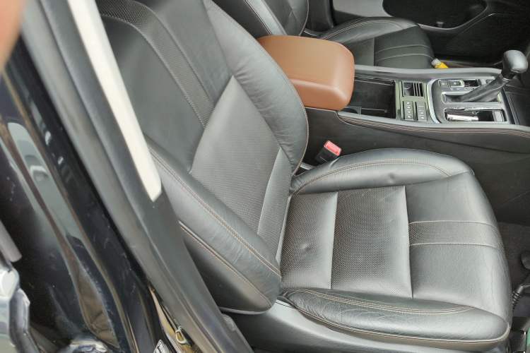 Used GAC Trumpchi GS7 2017 320T Two-Wheel-Drive Luxury Smart Connectivity Model Right Front Seat