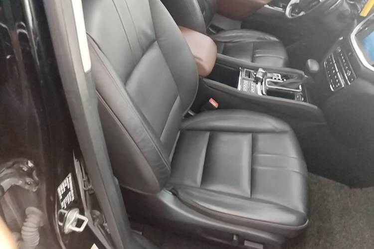 Used GAC Trumpchi GS7 2017 320T Two-Wheel-Drive Luxury Smart Connectivity Model Right Front Seat