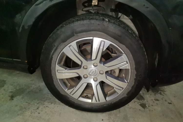 Used GAC Trumpchi GS7 2017 320T Two-Wheel-Drive Luxury Smart Connectivity Model Right Front Wheel Hub