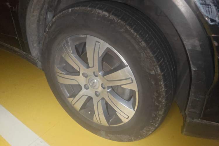 Used GAC Trumpchi GS7 2017 320T Two-Wheel-Drive Luxury Smart Connectivity Model Right Front Wheel Hub