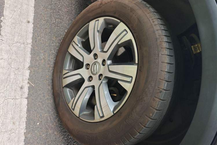 Used GAC Trumpchi GS7 2017 320T Two-Wheel-Drive Luxury Smart Connectivity Model Right Front Wheel Hub