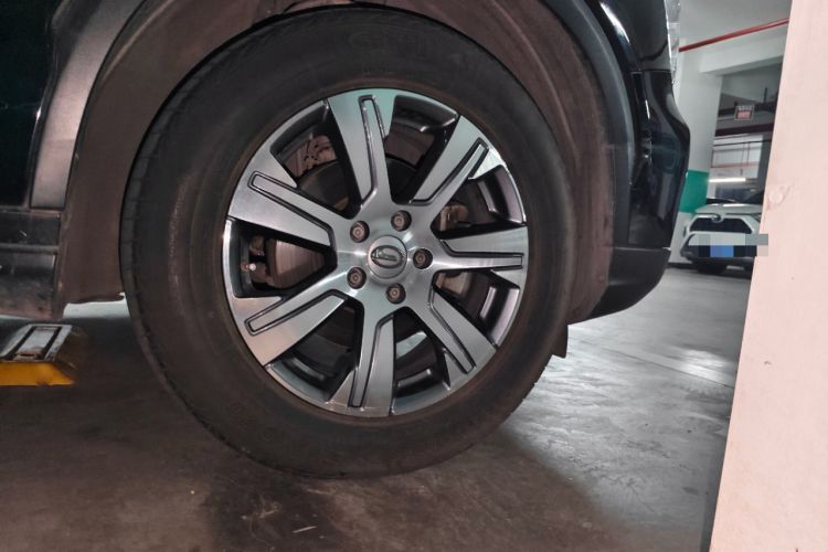Used GAC Trumpchi GS7 2017 320T Two-Wheel-Drive Luxury Smart Connectivity Model Right Front Wheel Hub