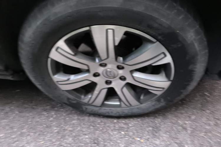 Used GAC Trumpchi GS7 2017 320T Two-Wheel-Drive Luxury Smart Connectivity Model Right Front Wheel Hub