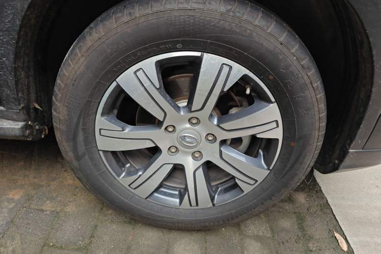 Used GAC Trumpchi GS7 2017 320T Two-Wheel-Drive Luxury Smart Connectivity Model Right Front Wheel Hub