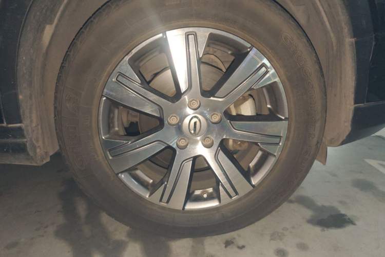 Used GAC Trumpchi GS7 2017 320T Two-Wheel-Drive Luxury Smart Connectivity Model Right Front Wheel Hub