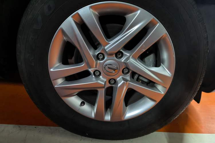 Used GAC Trumpchi GS7 2017 280T Two-Wheel Drive Luxury Model Right Front Wheel Hub