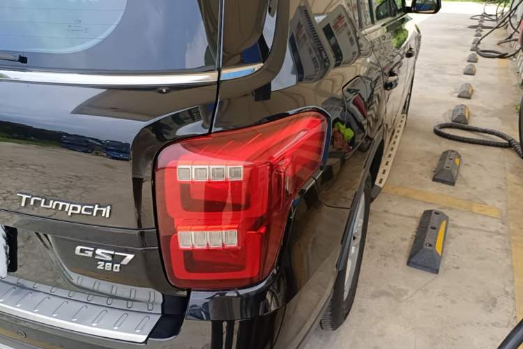 Used GAC Trumpchi GS7 2017 280T Two-Wheel Drive Luxury Model Right Rear Taillight