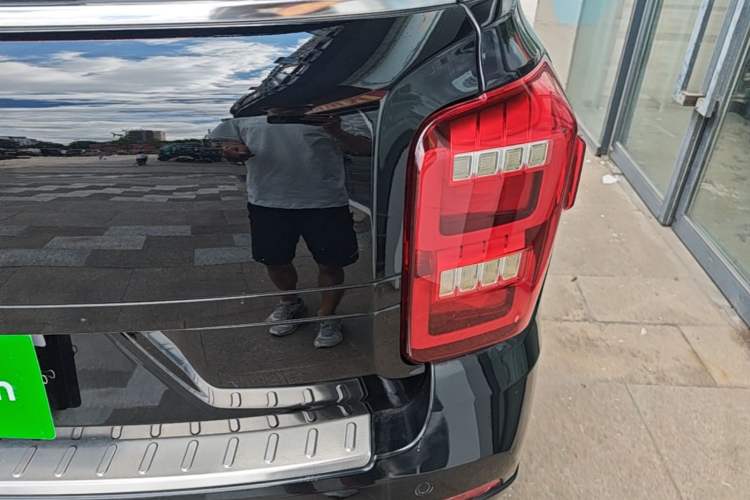 Used GAC Trumpchi GS7 2017 320T Two-Wheel-Drive Luxury Smart Connectivity Model Right Rear Taillight