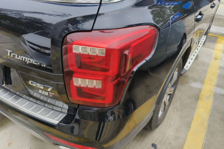Used GAC Trumpchi GS7 2017 320T Two-Wheel-Drive Luxury Smart Connectivity Model Right Rear Taillight