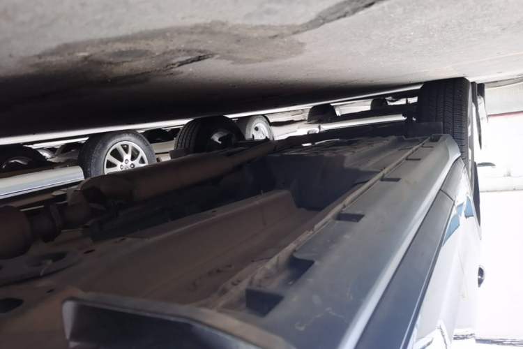 Used GAC Trumpchi GS7 2017 320T Two-Wheel-Drive Luxury Smart Connectivity Model Right Side Sill