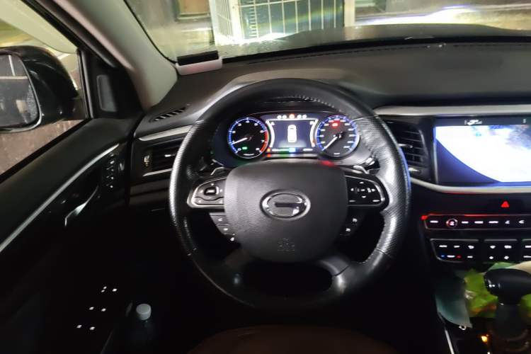 Used GAC Trumpchi GS7 2017 320T Two-Wheel-Drive Luxury Smart Connectivity Model Steering Wheel