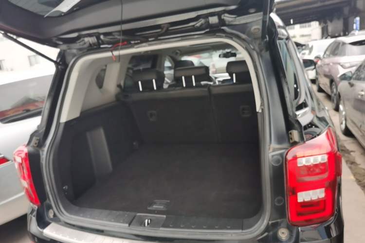 Used GAC Trumpchi GS7 2017 320T Two-Wheel-Drive Luxury Smart Connectivity Model Trunk