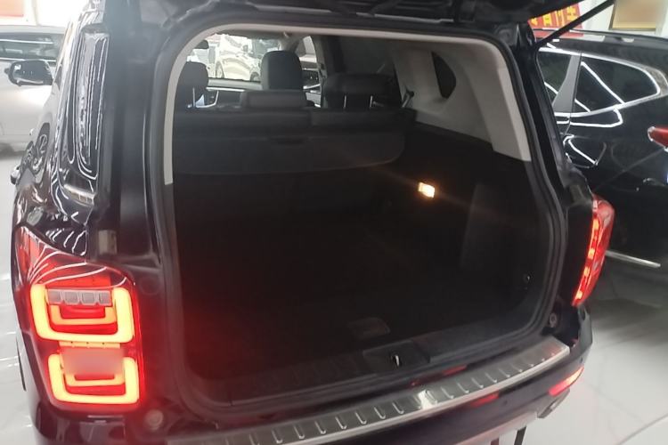 Used GAC Trumpchi GS7 2017 320T Two-Wheel-Drive Luxury Smart Connectivity Model Trunk