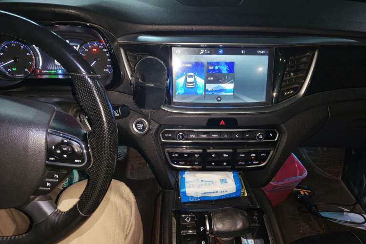 Used GAC Trumpchi GS7 2017 320T Two-Wheel-Drive Luxury Smart Connectivity Model Audio And AC Panel