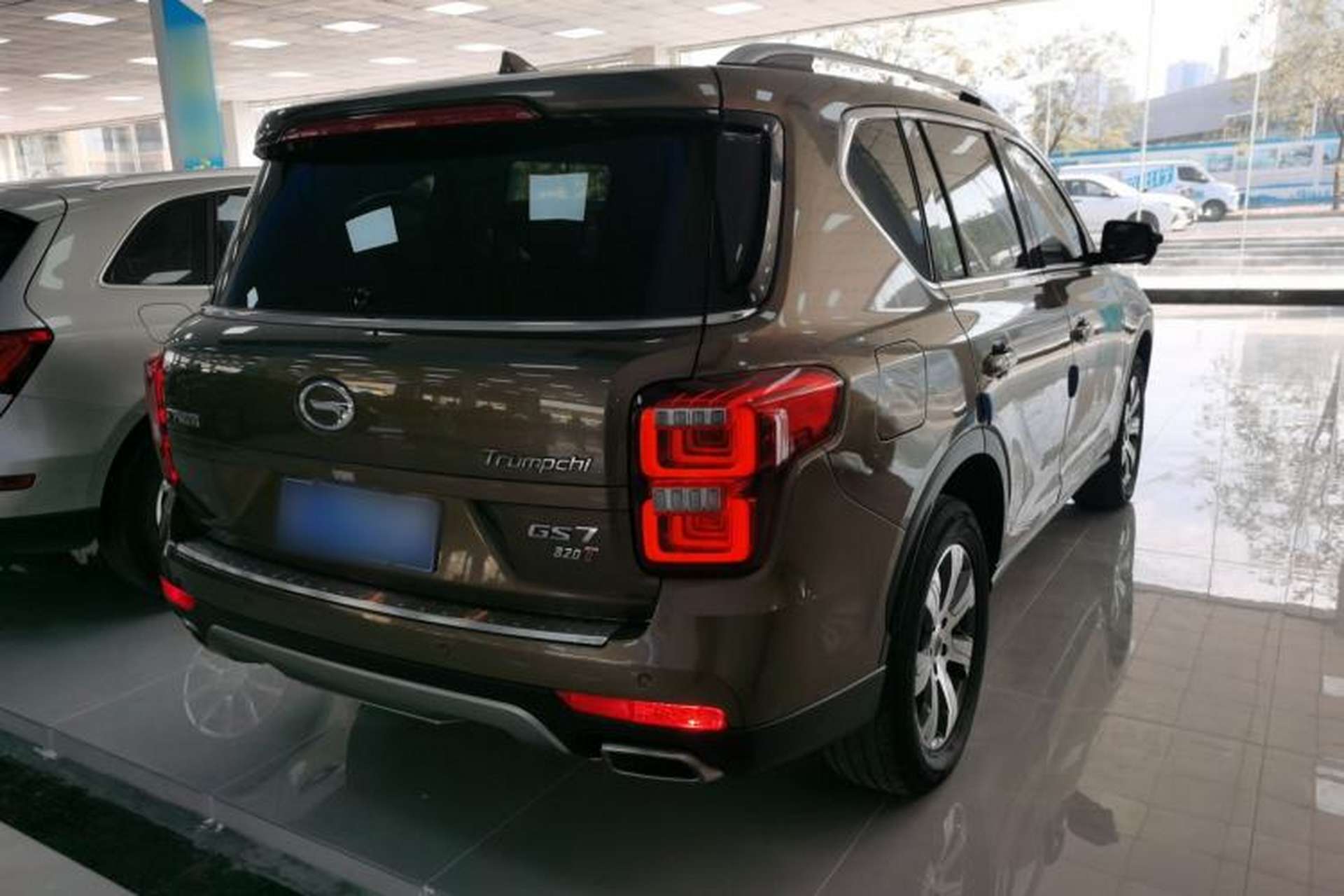 Used GAC Trumpchi GS7 2017 320T Two-Wheel-Drive Luxury Smart Connectivity Model Exterior 5
