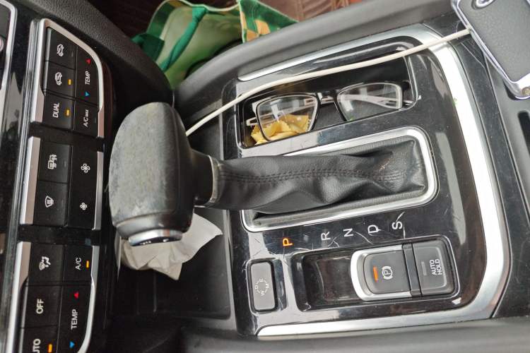 Used GAC Trumpchi GS7 2017 280T Two-Wheel Drive Luxury Model Gear Lever