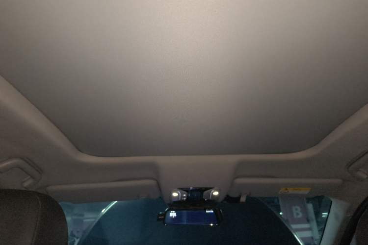 Used GAC Trumpchi GS7 2017 320T Two-Wheel-Drive Luxury Smart Connectivity Model Headliner