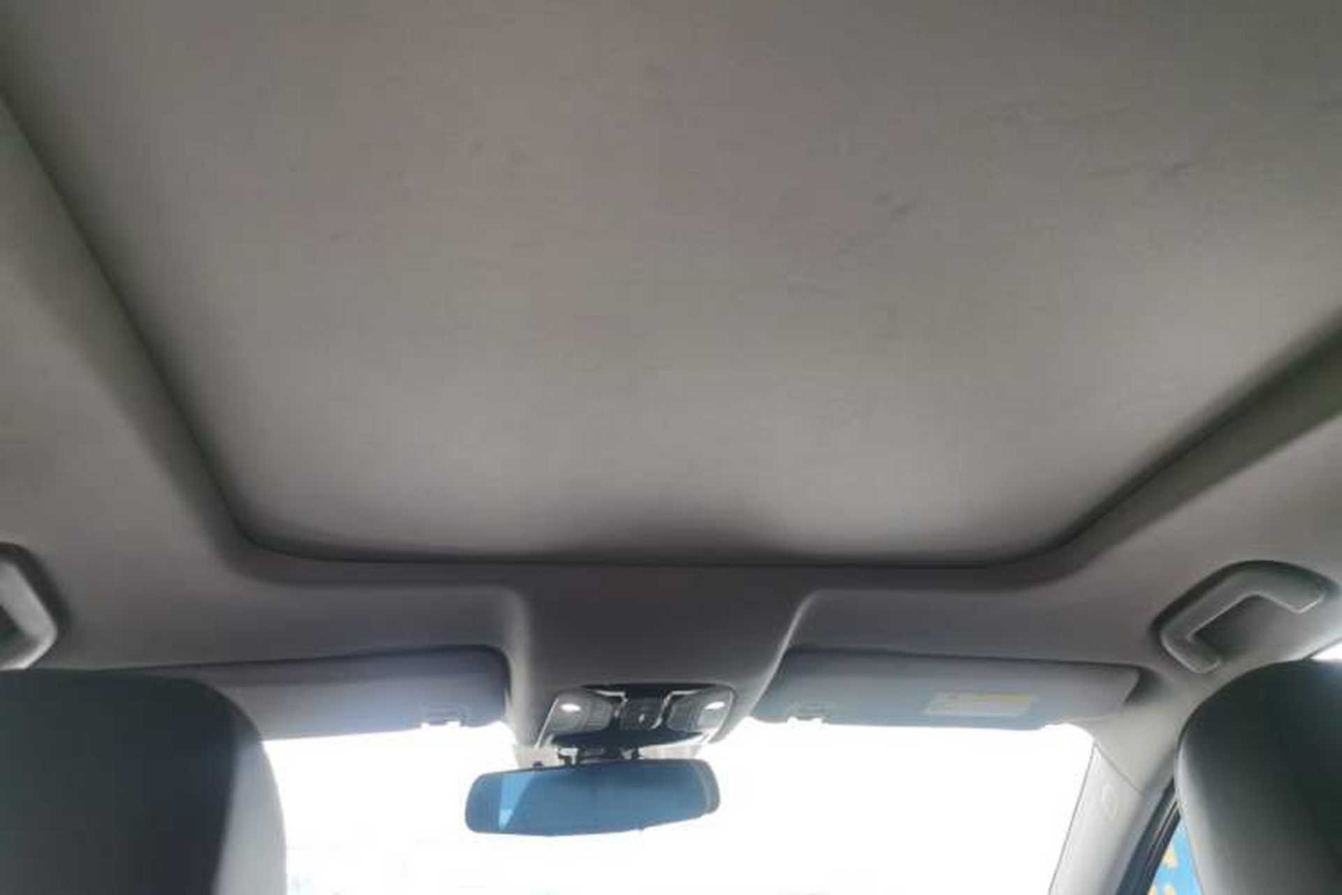 Used GAC Trumpchi GS7 2017 320T Two-Wheel-Drive Luxury Smart Connectivity Model Headliner
