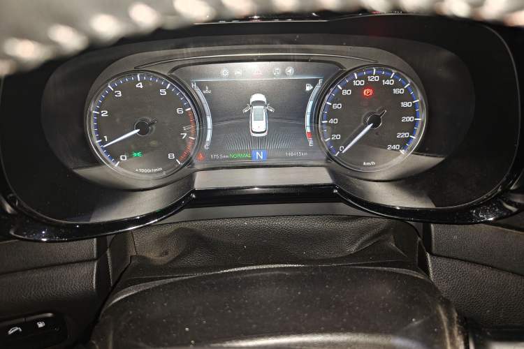 Used GAC Trumpchi GS7 2017 320T Two-Wheel-Drive Luxury Smart Connectivity Model Instrument Cluster