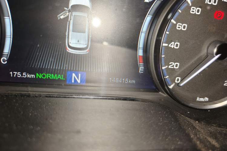 Used GAC Trumpchi GS7 2017 320T Two-Wheel-Drive Luxury Smart Connectivity Model Odometer Close Up