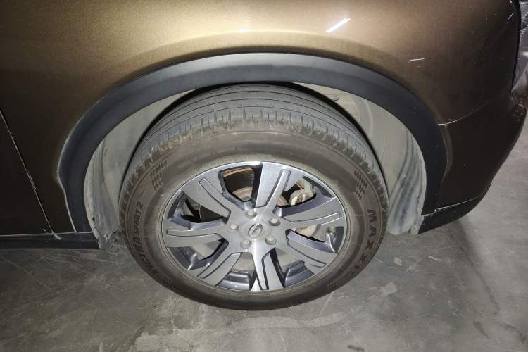 Used GAC Trumpchi GS7 2017 320T Two-Wheel-Drive Luxury Smart Connectivity Model Right Front Wheel Hub