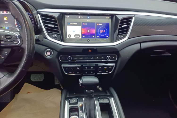 Used GAC Trumpchi GS7 2017 320T Two-Wheel-Drive Luxury Smart Connectivity Model Audio And AC Panel