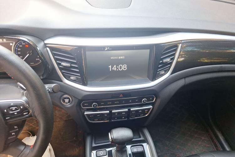 Used GAC Trumpchi GS7 2017 320T Two-Wheel-Drive Luxury Smart Connectivity Model Audio And AC Panel