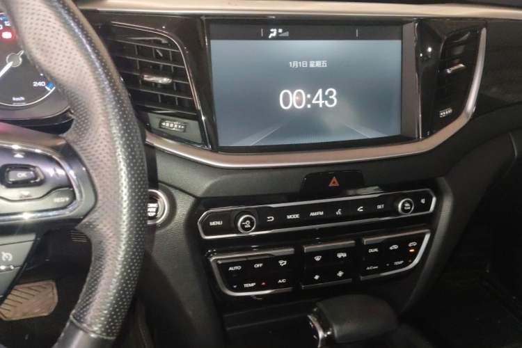 Used GAC Trumpchi GS7 2017 320T Two-Wheel-Drive Luxury Model Audio And AC Panel