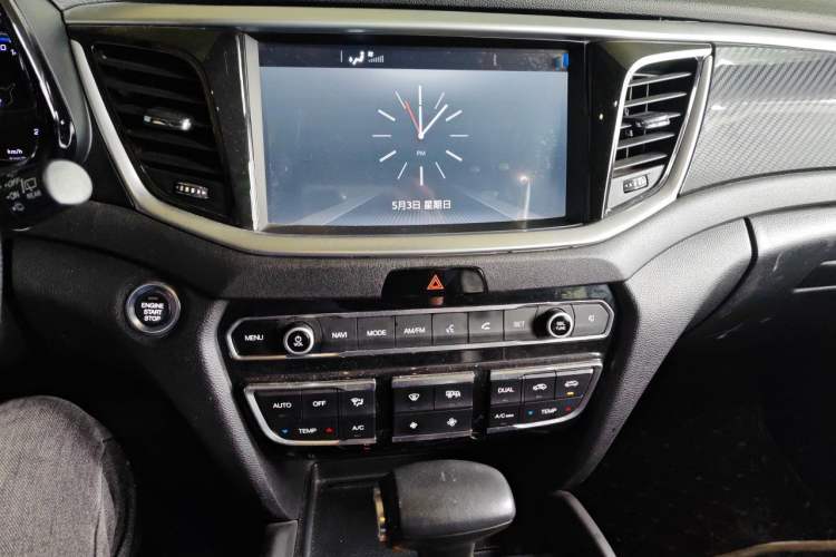 Used GAC Trumpchi GS7 2017 320T Two-Wheel-Drive Luxury Smart Connectivity Model Audio And AC Panel