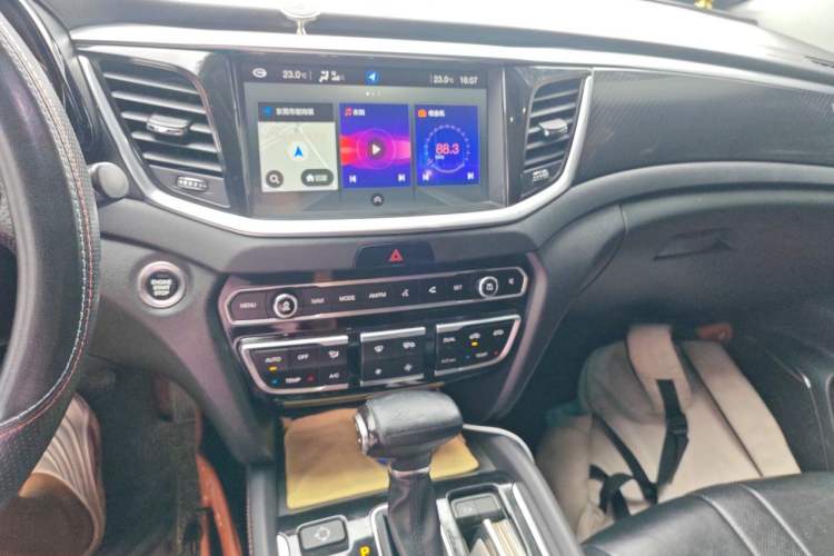 Used GAC Trumpchi GS7 2017 320T Two-Wheel-Drive Luxury Smart Connectivity Model Audio And AC Panel