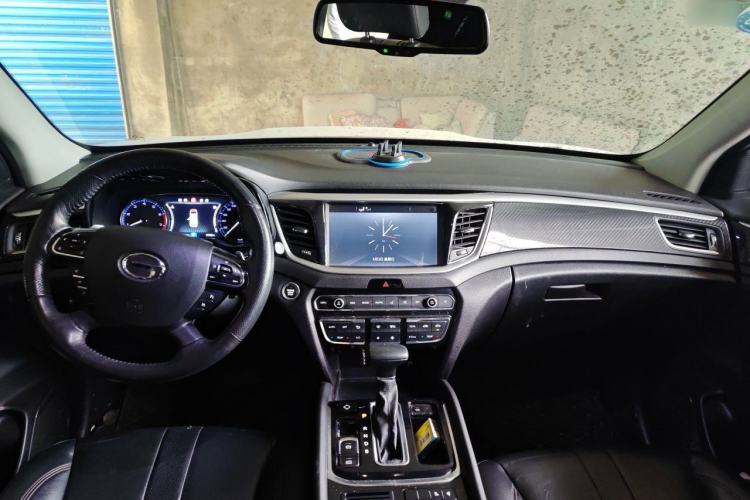Used GAC Trumpchi GS7 2017 320T Two-Wheel-Drive Luxury Smart Connectivity Model Center Console