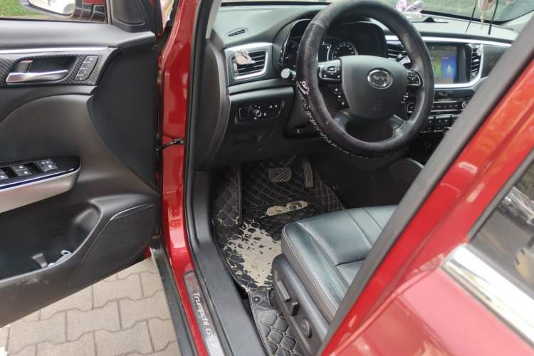 Used GAC Trumpchi GS7 2017 320T Four-Wheel Drive Luxury Smart Connectivity Model Driver Seat
