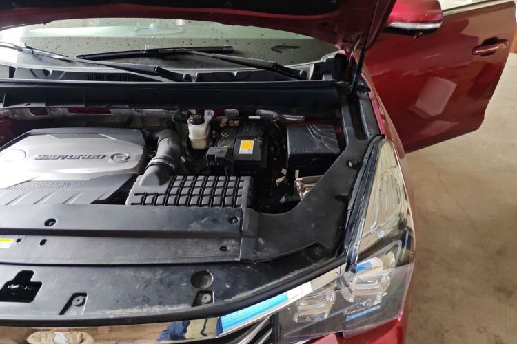Used GAC Trumpchi GS7 2017 320T Two-Wheel-Drive Luxury Smart Connectivity Model Engine Bay Left