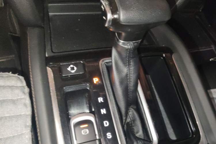 Used GAC Trumpchi GS7 2017 320T Two-Wheel-Drive Luxury Model Gear Lever