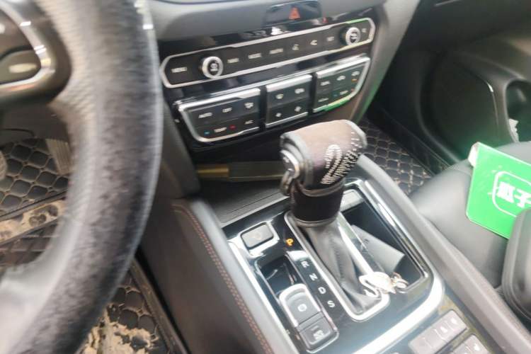 Used GAC Trumpchi GS7 2017 320T Four-Wheel Drive Luxury Smart Connectivity Model Gear Lever