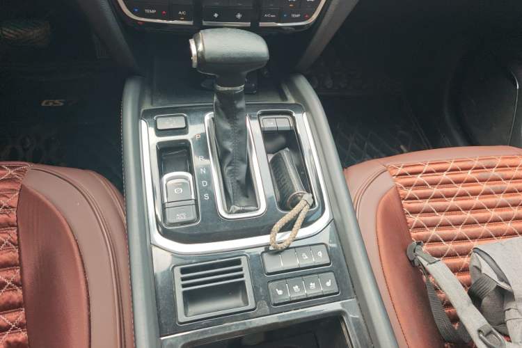 Used GAC Trumpchi GS7 2017 320T Two-Wheel-Drive Luxury Smart Connectivity Model Gear Lever