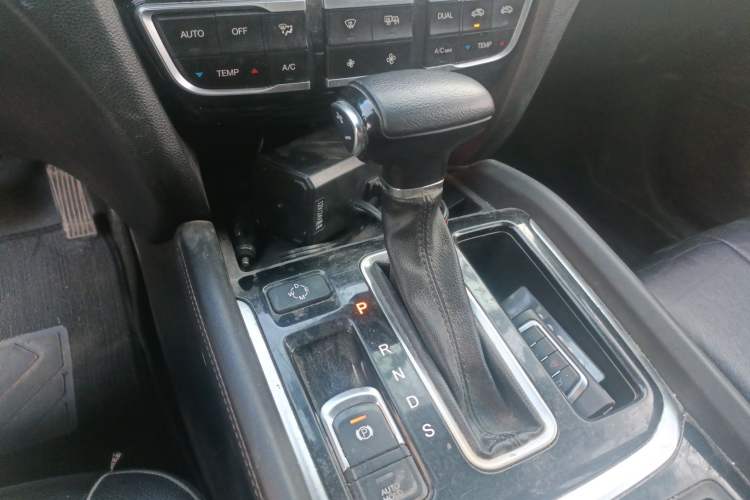 Used GAC Trumpchi GS7 2017 280T Two-Wheel Drive Luxury Model Gear Lever