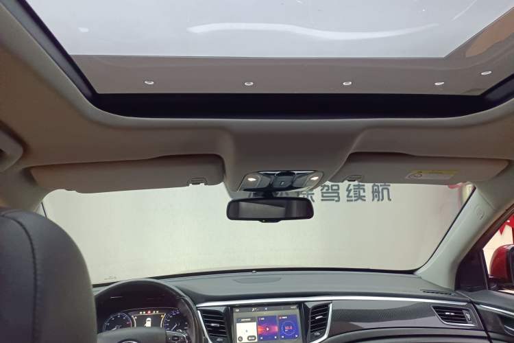 Used GAC Trumpchi GS7 2017 320T Two-Wheel-Drive Luxury Smart Connectivity Model Headliner