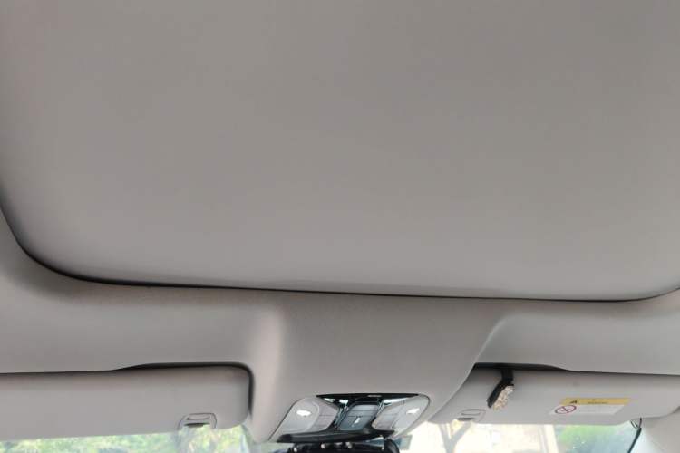 Used GAC Trumpchi GS7 2017 320T Four-Wheel Drive Luxury Smart Connectivity Model Headliner