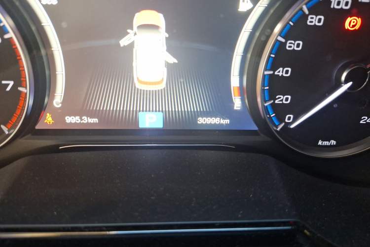 Used GAC Trumpchi GS7 2017 320T Two-Wheel-Drive Luxury Smart Connectivity Model Odometer Close Up