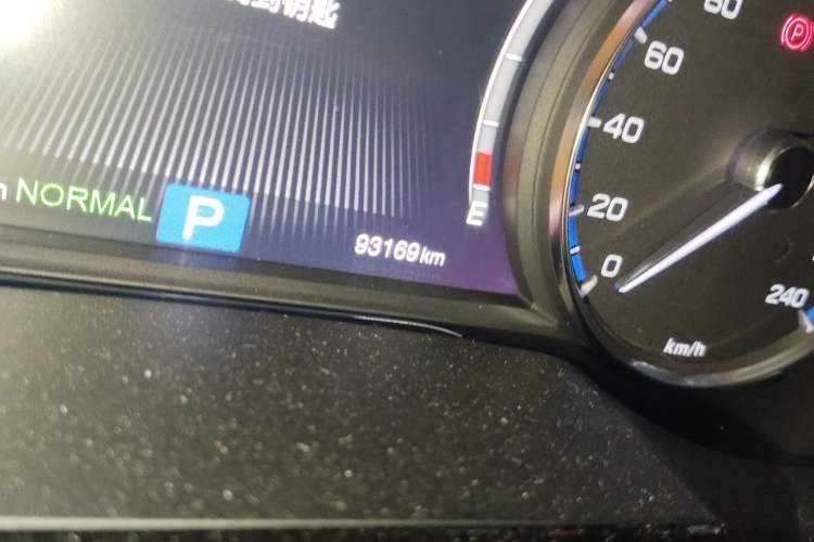 Used GAC Trumpchi GS7 2017 320T Two-Wheel-Drive Luxury Model Odometer Close Up