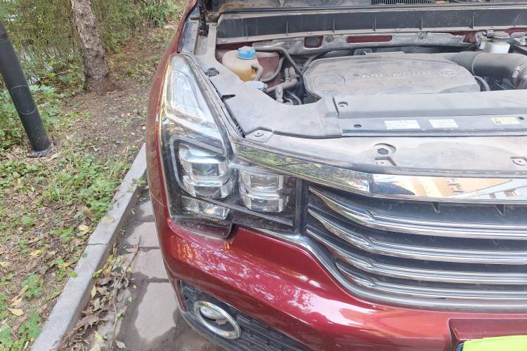 Used GAC Trumpchi GS7 2017 320T Two-Wheel-Drive Luxury Smart Connectivity Model Right Front Headlight