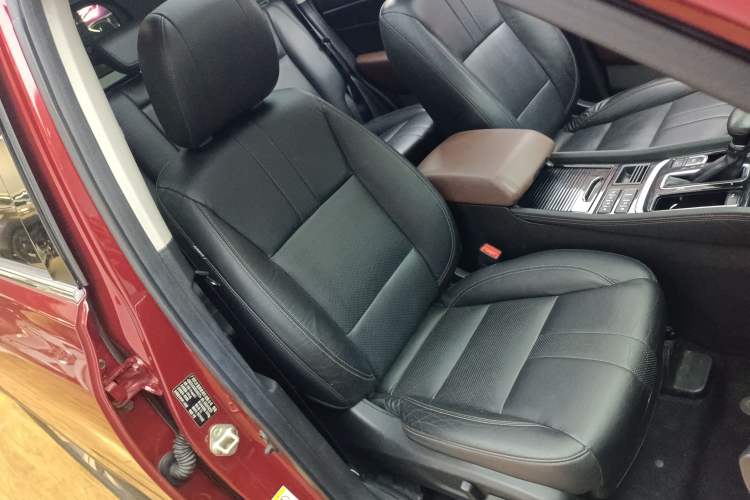 Used GAC Trumpchi GS7 2017 320T Two-Wheel-Drive Luxury Smart Connectivity Model Right Front Seat