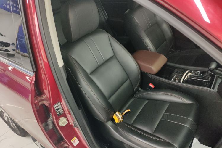 Used GAC Trumpchi GS7 2017 320T Two-Wheel-Drive Luxury Smart Connectivity Model Right Front Seat