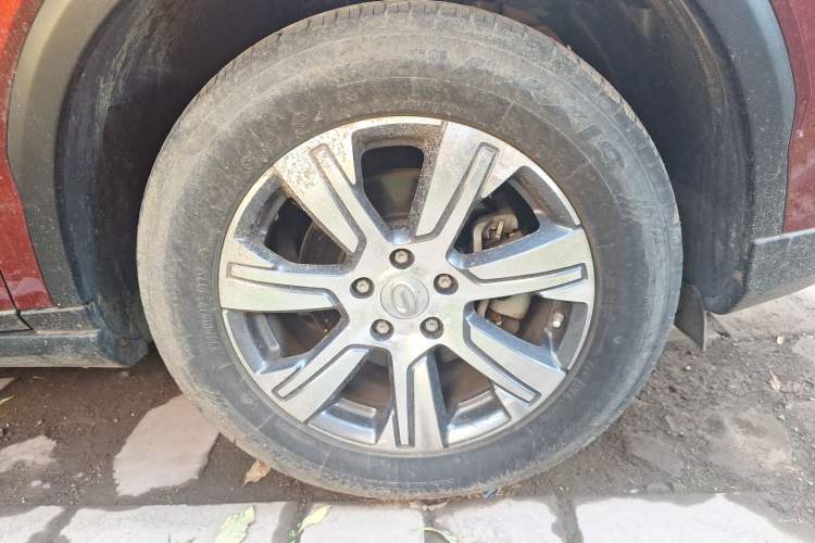 Used GAC Trumpchi GS7 2017 320T Two-Wheel-Drive Luxury Smart Connectivity Model Right Front Wheel Hub