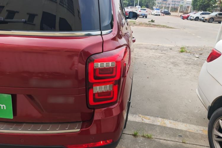 Used GAC Trumpchi GS7 2017 320T Two-Wheel-Drive Luxury Smart Connectivity Model Right Rear Taillight