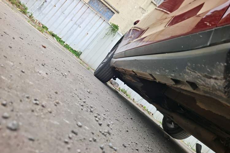 Used GAC Trumpchi GS7 2017 320T Two-Wheel-Drive Luxury Smart Connectivity Model Right Side Sill