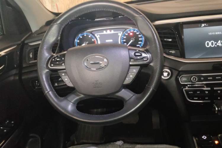 Used GAC Trumpchi GS7 2017 320T Two-Wheel-Drive Luxury Model Steering Wheel