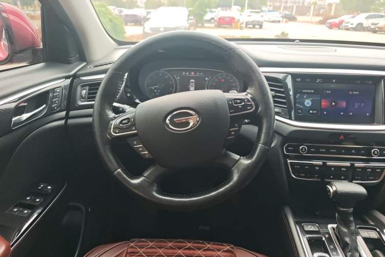 Used GAC Trumpchi GS7 2017 320T Two-Wheel-Drive Luxury Smart Connectivity Model Steering Wheel
